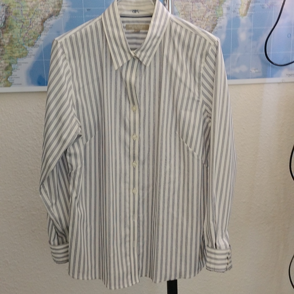 Women's button down shirts with long sleeves.